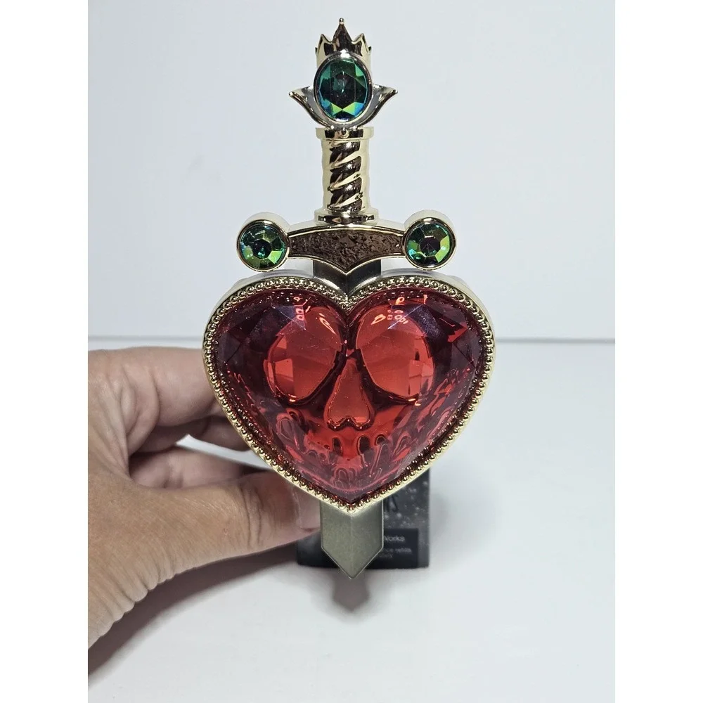 Bath & Body Works Disney Villains Evil Queen Pierced Heart Wallflowers Plug